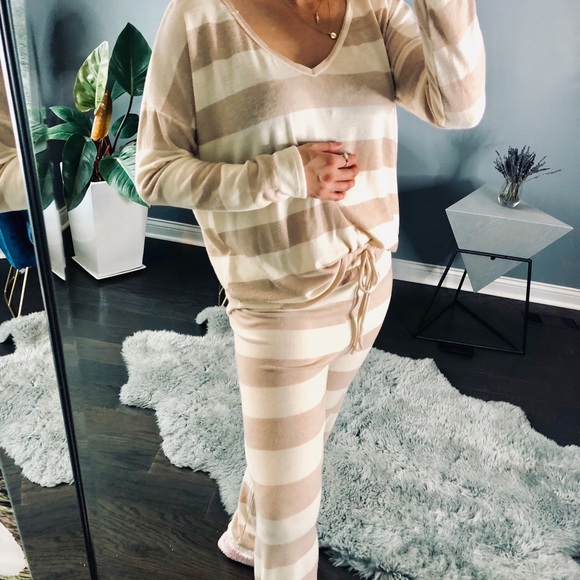 ◾️Ceci Sleep wear set Beige - Picture 2 of 7